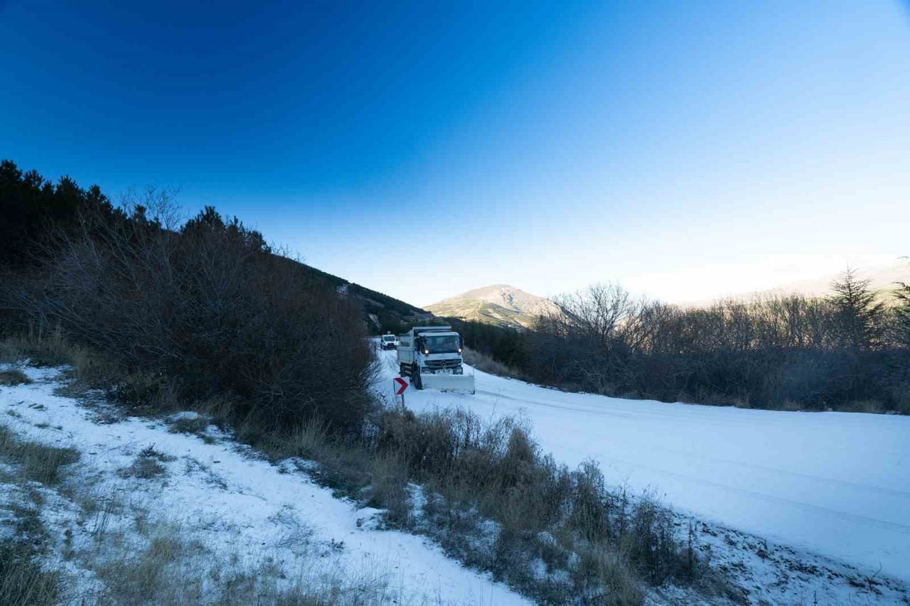 İZMİR BÜYÜKŞEHİR BELEDİYESİ KARLA MÜCADELE EKİPLERİ, BAŞTA ÖDEMİŞ, TİRE, BEYDAĞ VE KEMALPAŞA OLMAK...