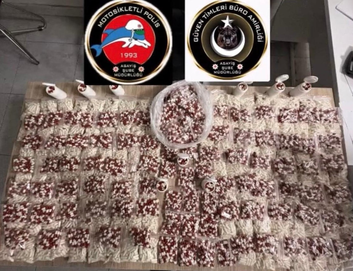 İZMİR’DE POLİS EKİPLERİ TARAFINDAN YAPILAN ASAYİŞ UYGULAMALARINDA ÇOK SAYIDA RUHSATSIZ SİLAH VE...