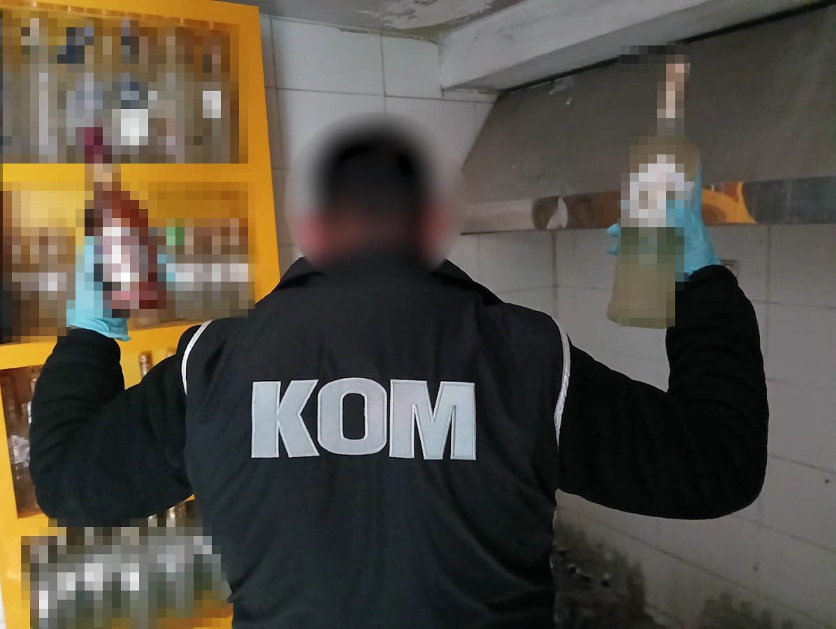 İZMİR’DE POLİS EKİPLERİNCE 9 İLÇEDE DÜZENLENEN KAÇAKÇILIK OPERASYONLARINDA YÜKLÜ MİKTARDA SAHTE...