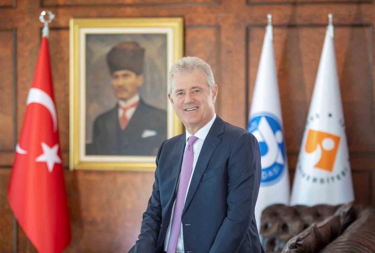 İZMİR EKONOMİ ÜNİVERSİTESİ MÜTEVELLİ HEYET BAŞKANI MAHMUT ÖZGENER