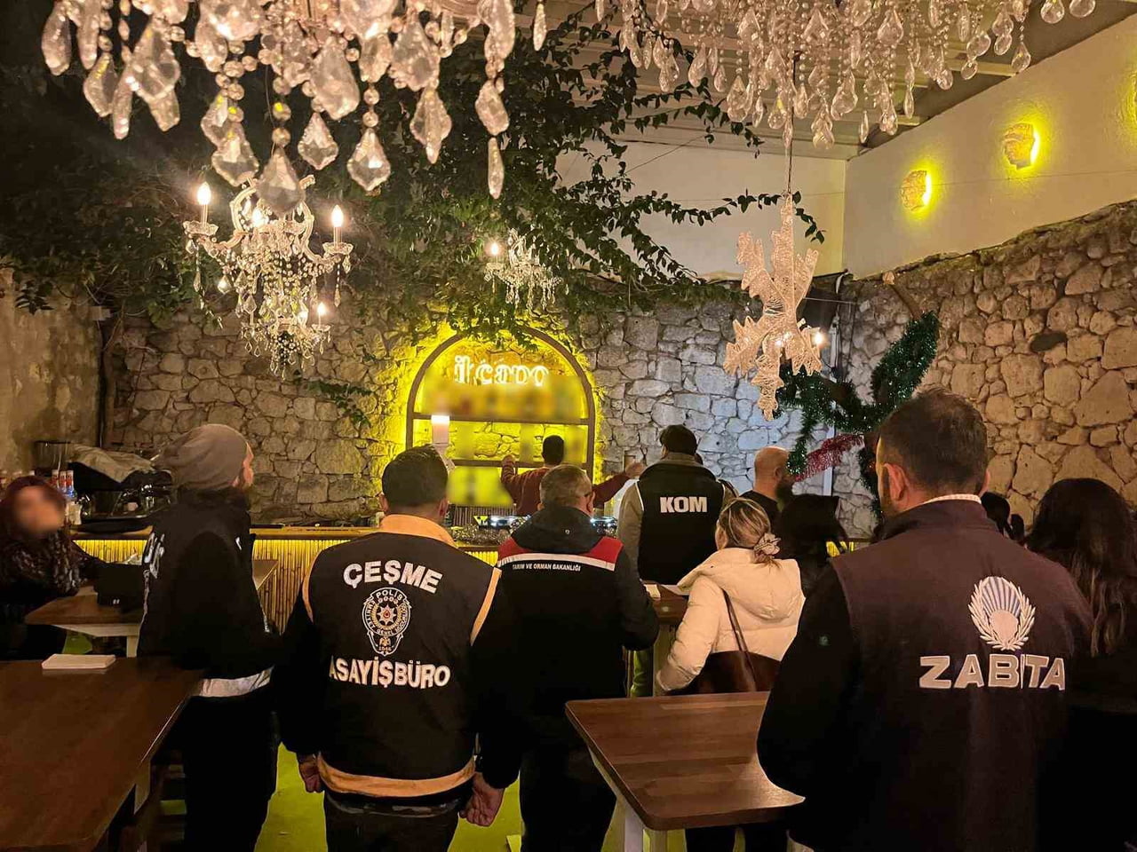 İZMİR’İN TURİSTİK İLÇESİ ÇEŞME’DE, YAKLAŞAN YILBAŞI ÖNCESİ HALK SAĞLIĞINI KORUMAK VE HUZUR...