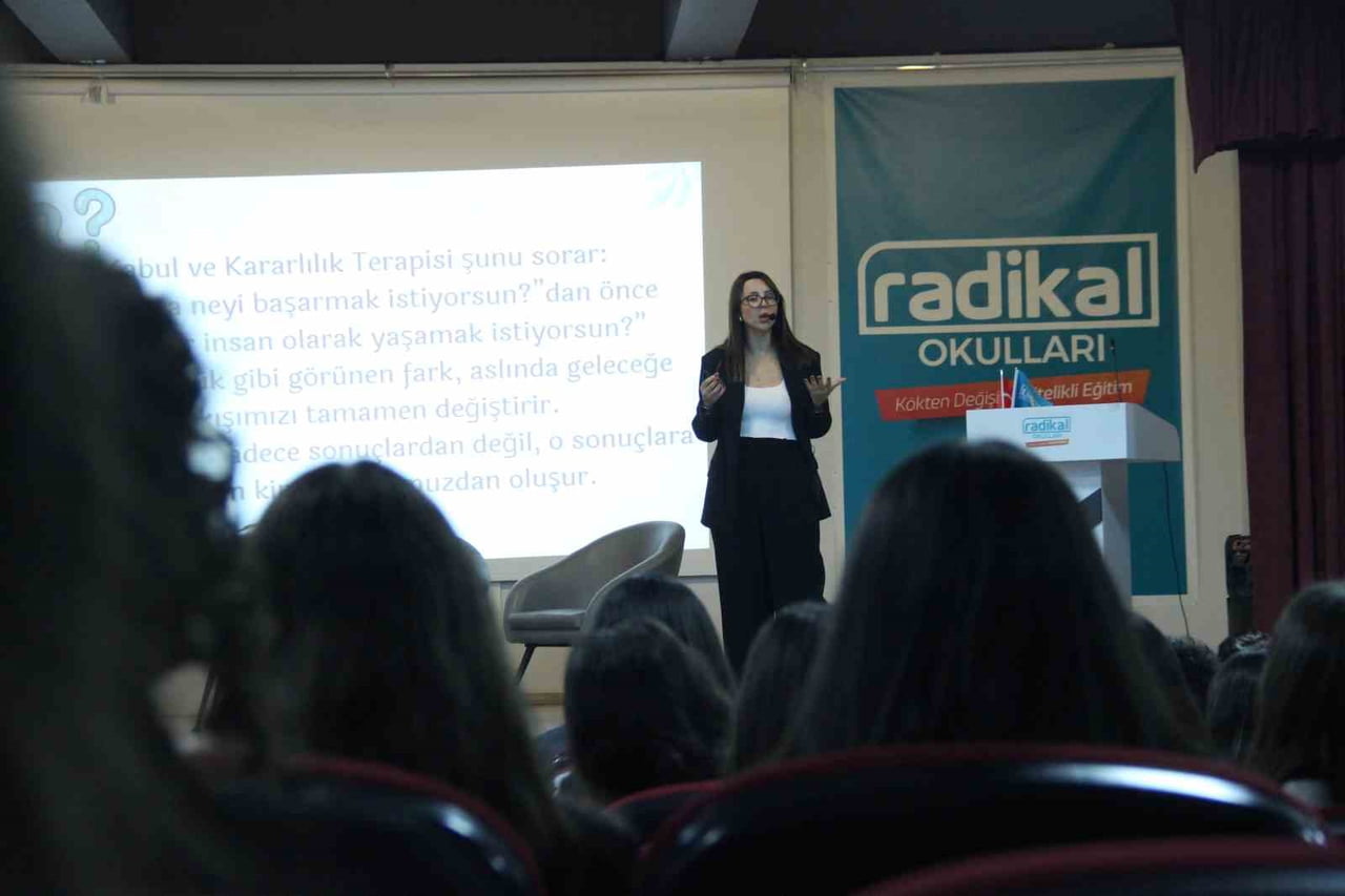 İZMİR RADİKAL OKULLARI, LİSE DÜZEYİNDE ÖNEMLİ ORGANİZASYONLARINDAN BİRİNE EV SAHİPLİĞİ YAPARAK...