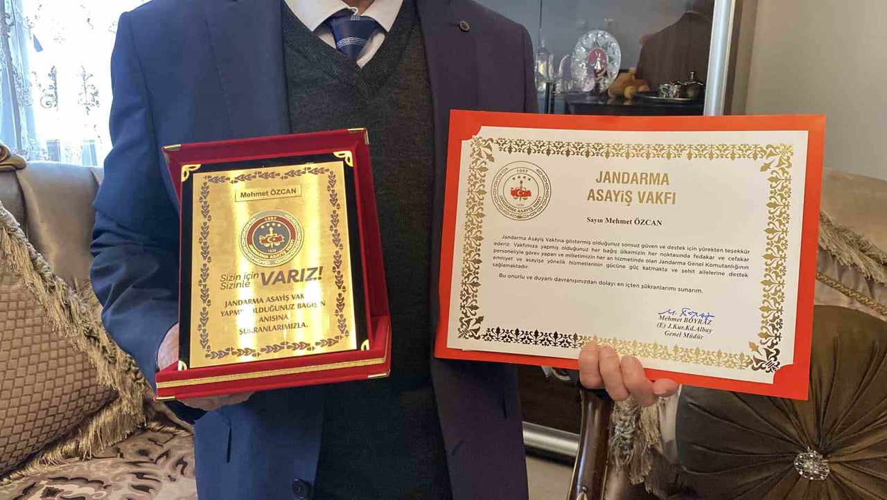 JANDARMA TARAFINDAN VERİLEN PLAKETLER