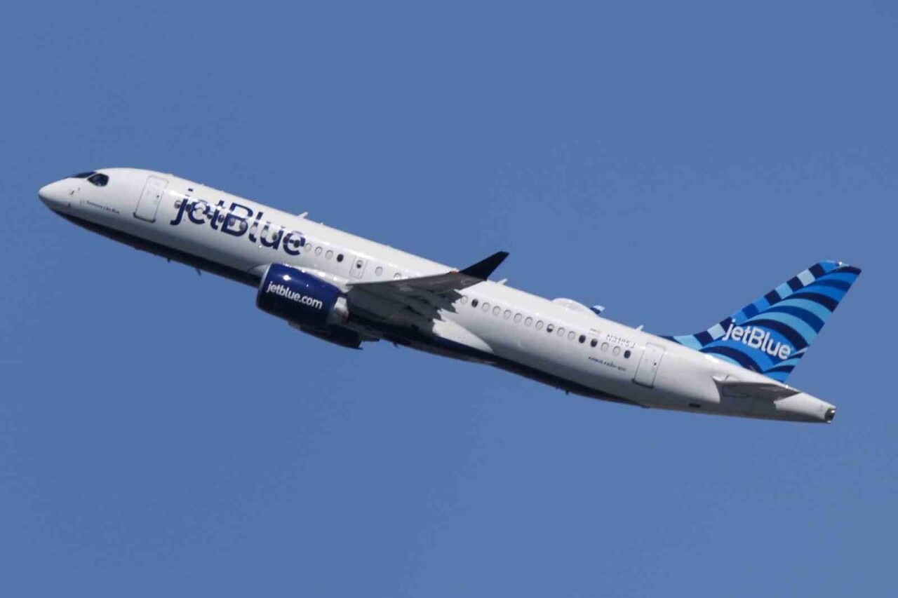 JETBLUE HAVAYOLLARI’NIN 1112 SEFER SAYILI YOLCU UÇAĞININ PİLOTU, VENEZUELA YAKINLARINDA ABD HAVA...