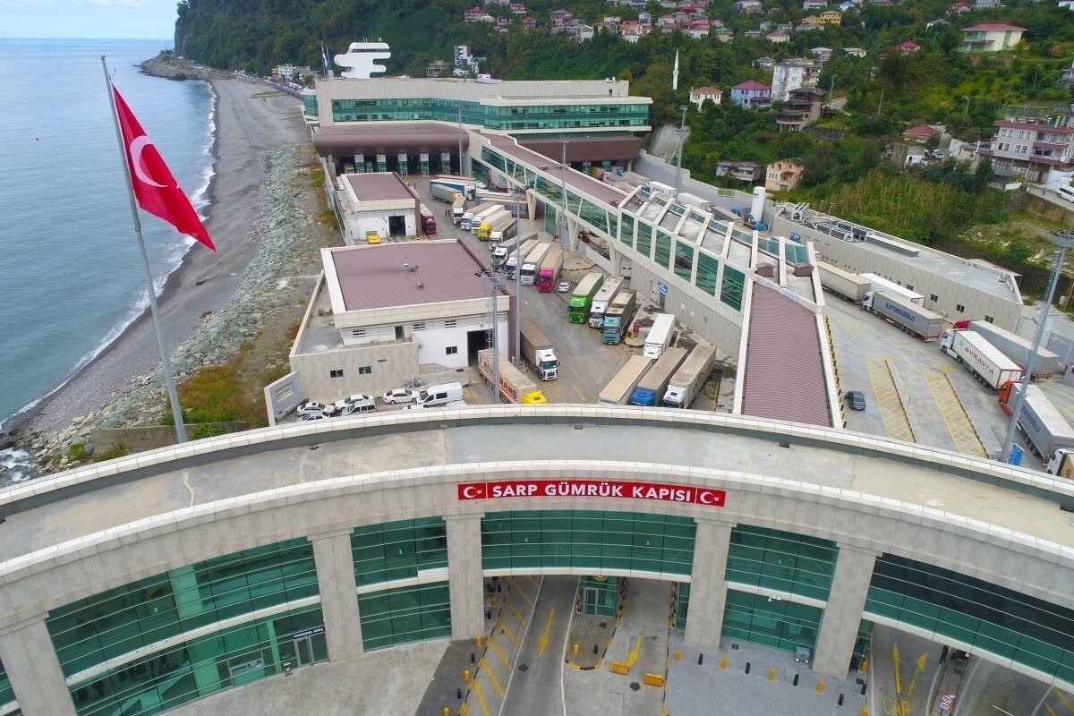 KAÇKAR GÜMRÜK VE TİCARET BÖLGE MÜDÜRLÜĞÜ'NÜN KASIM AYI VERİLERİ, BÖLGEDEKİ SINIR KAPILARINDA YOĞUN...