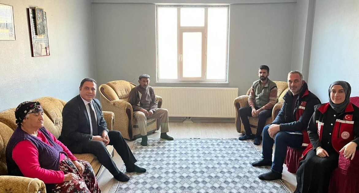 KAĞIZMAN’DA ŞEHİT AİLELERİ ZİYARET EDİLDİ(KARS-İHA)