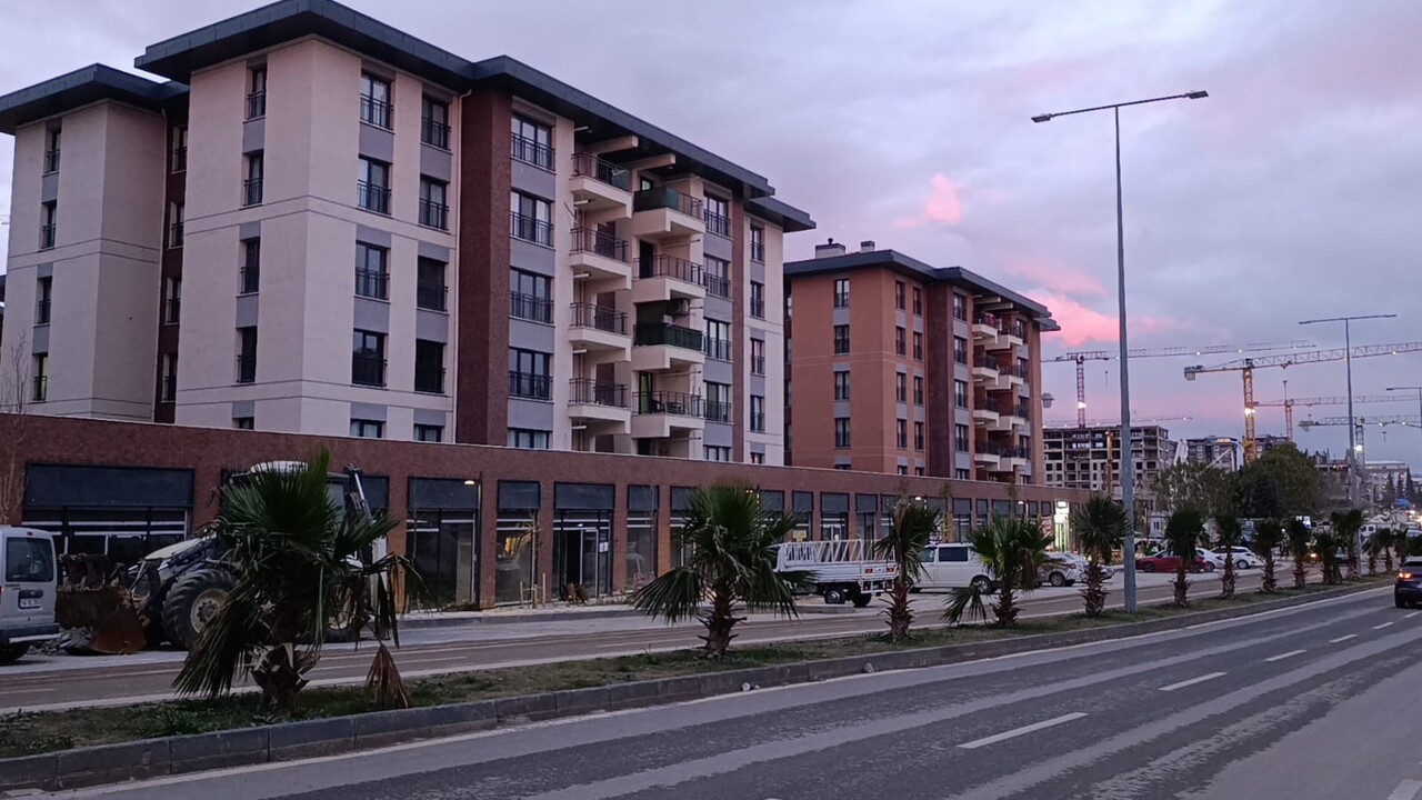 KAHRAMANMARAŞ'TA 6 ŞUBAT DEPREMLERİNDE BÜYÜK YIKIMIN YAŞANDIĞI EBRAR SİTESİ'NİN BULUNDUĞU BÖLGEDE...