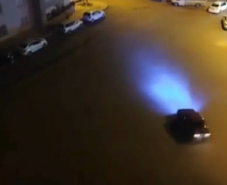 KAHRAMANMARAŞ'TA BİR SİTE İÇERİSİNDE OTOMOBİLİYLE DRİFT ATAN SÜRÜCÜYE  49 BİN 392 LİRA CEZAİ İŞLEM...