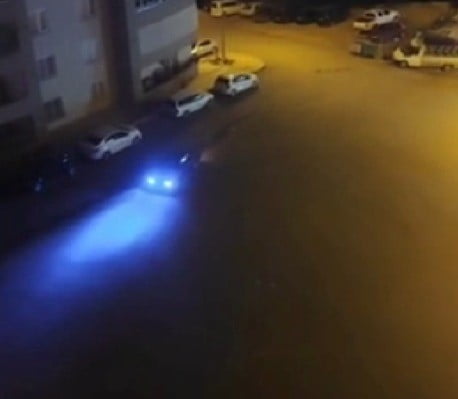 KAHRAMANMARAŞ'TA BİR SİTE İÇERİSİNDE OTOMOBİLİYLE DRİFT ATAN SÜRÜCÜYE  49 BİN 392 LİRA CEZAİ İŞLEM...