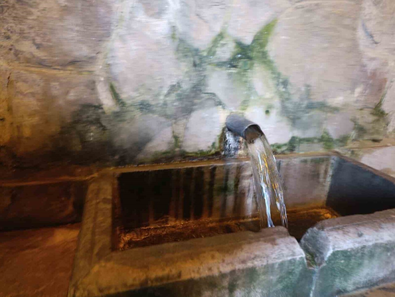 KAHRAMANMARAŞ’IN DULKADİROĞLU İLÇESİ İSA DİVANLI MAHALLESİ’NDE YER ALAN UYUZ PINARI ÇEŞMESİ VE...