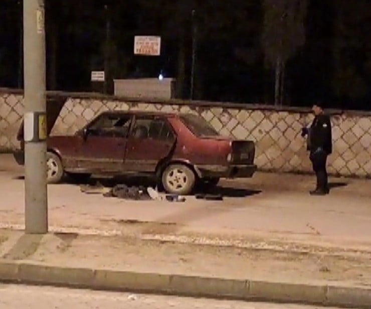 KAHRAMANMARAŞ TA BİR OTOMOBİL DE, GAZETE KAĞIDINA SARILI HALDE EL YAPIMI PATLAYICI OLDUĞU ÖNE...