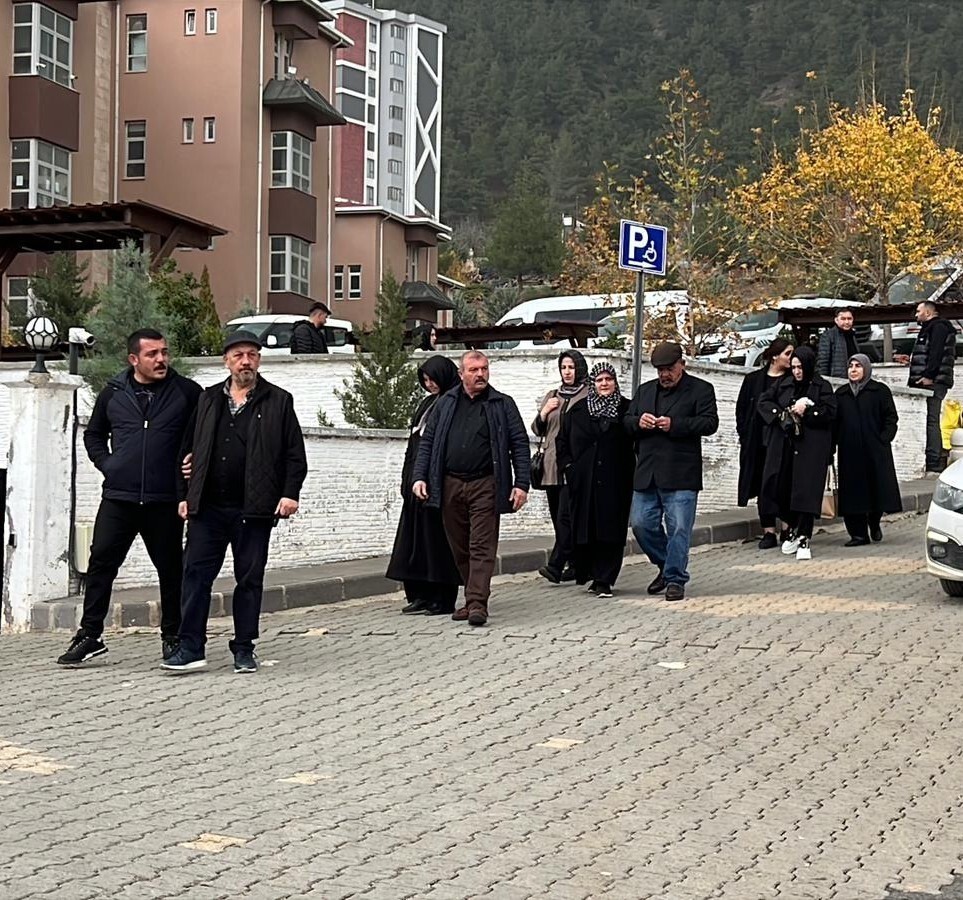 KAHRAMANMARAŞ’TA MESUT KAZANCI’NIN SU İSTEDİĞİ İŞ YERİNDE ÇIKAN TARTIŞMADA SOPAYLA DARBEDİLEREK...