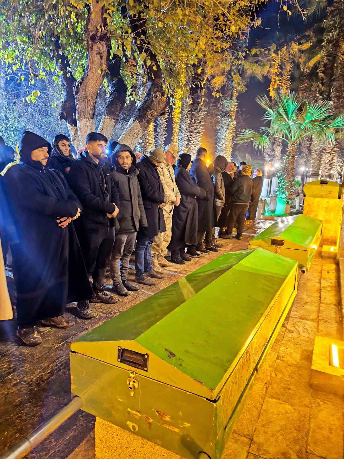 KAR FACİASINDA ÖLEN 3 ÇOCUK GÖZYAŞLARI ARASINDA TOPRAĞA VERİLDİ