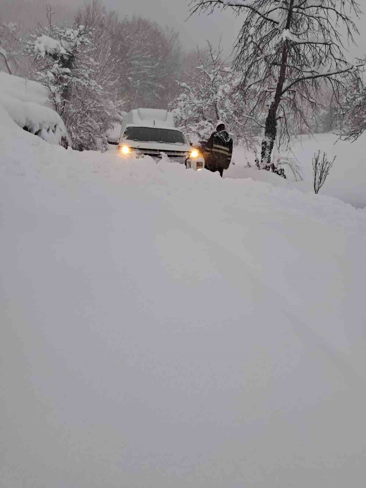 KAR YAĞIŞININ ÖZELLİKLE ETKİLİ OLDUĞU KARABÜK’TE EKİPLER, MERKEZ VE KÖYLERDEKİ TRAFOLARA YENİDEN...