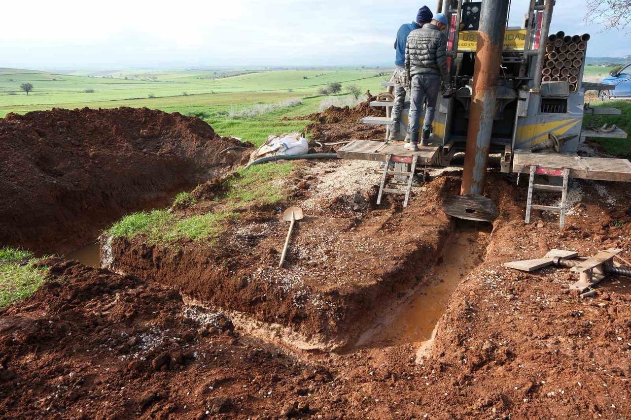 KARABİGA BELEDİYESİ, BELDENİN HİÇBİR SU SIKINTISI YAŞAMAMASINA RAĞMEN UZUN VADELİ SU İHTİYACINI...
