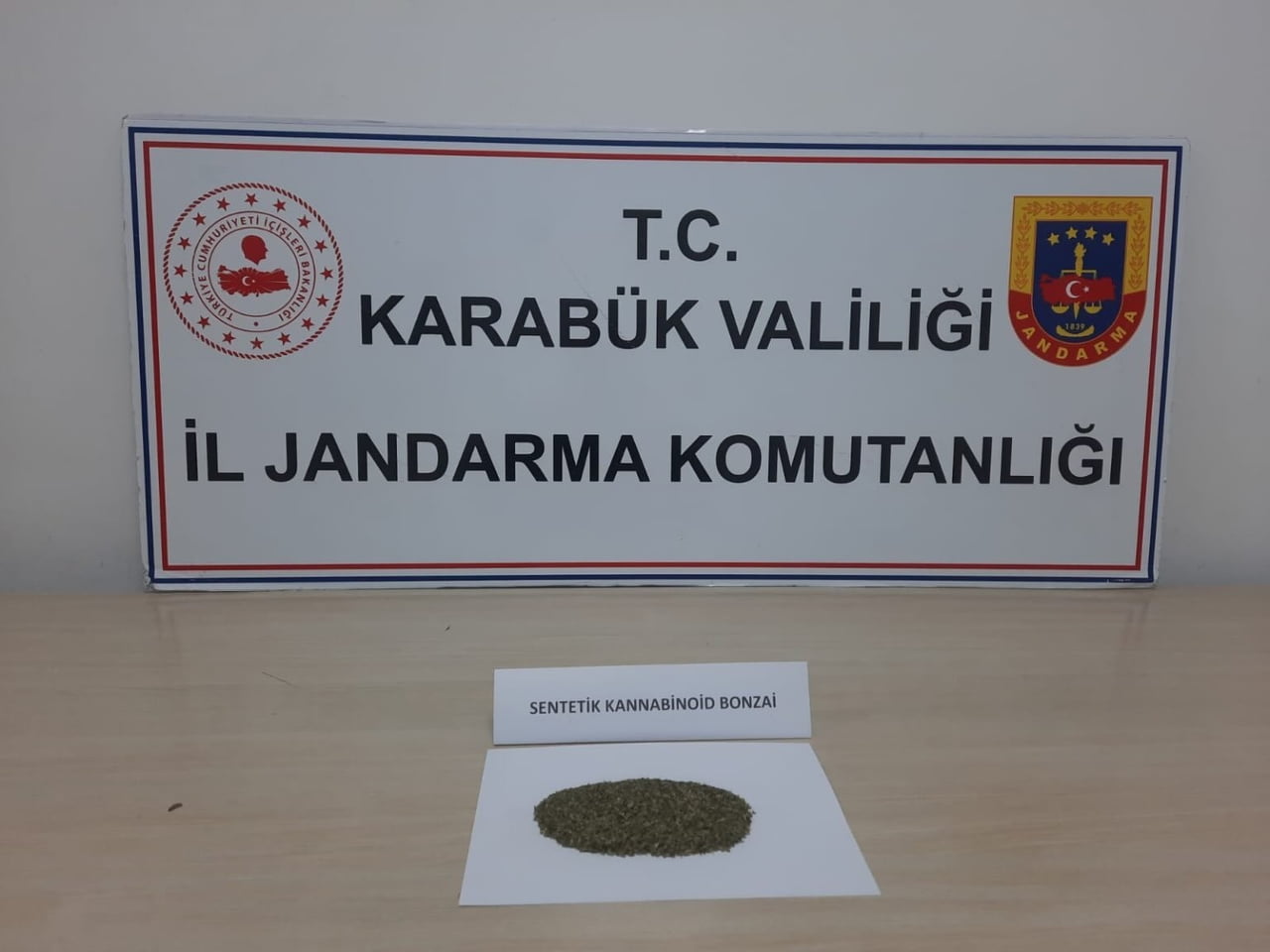 KARABÜK'TE DÜZENLENEN UYUŞTURUCU OPERASYONLARINDA 2 KİŞİ GÖZALTINA ALINDI.