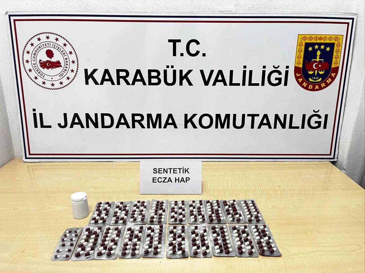KARABÜK'ÜN SAFRANBOLU İLÇESİNDE 265 ADET SENTETİK ECZA HAP ELE GEÇİRİLDİ.