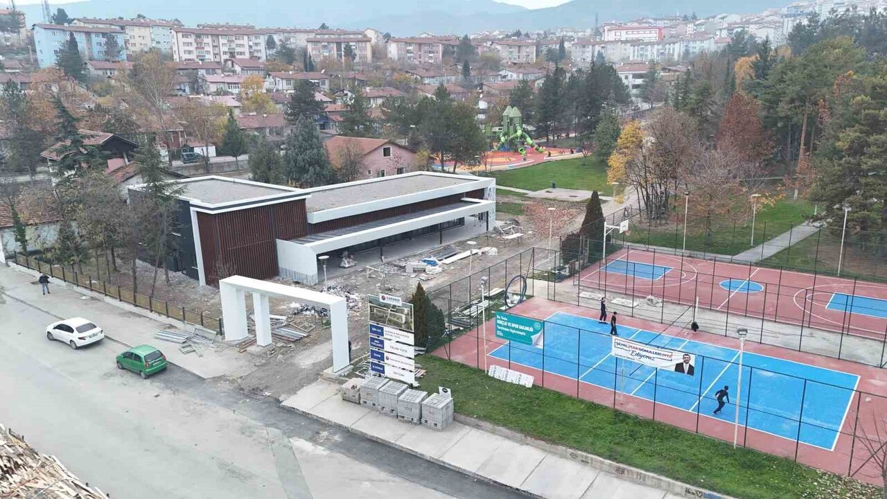 KARABÜK BELEDİYESİ, 5000 EVLER 75. YIL MAHALLESİ’NDE YAPIMINA DEVAM EDİLEN SOSYAL TESİS PROJESİNDE...