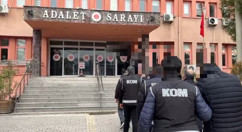 KARABÜK’TE TEFECİLİK YAPTIKLARI DEĞERLENDİRİLEN ŞÜPHELİLERE YÖNELİK DÜZENLENEN OPERASYONDA...