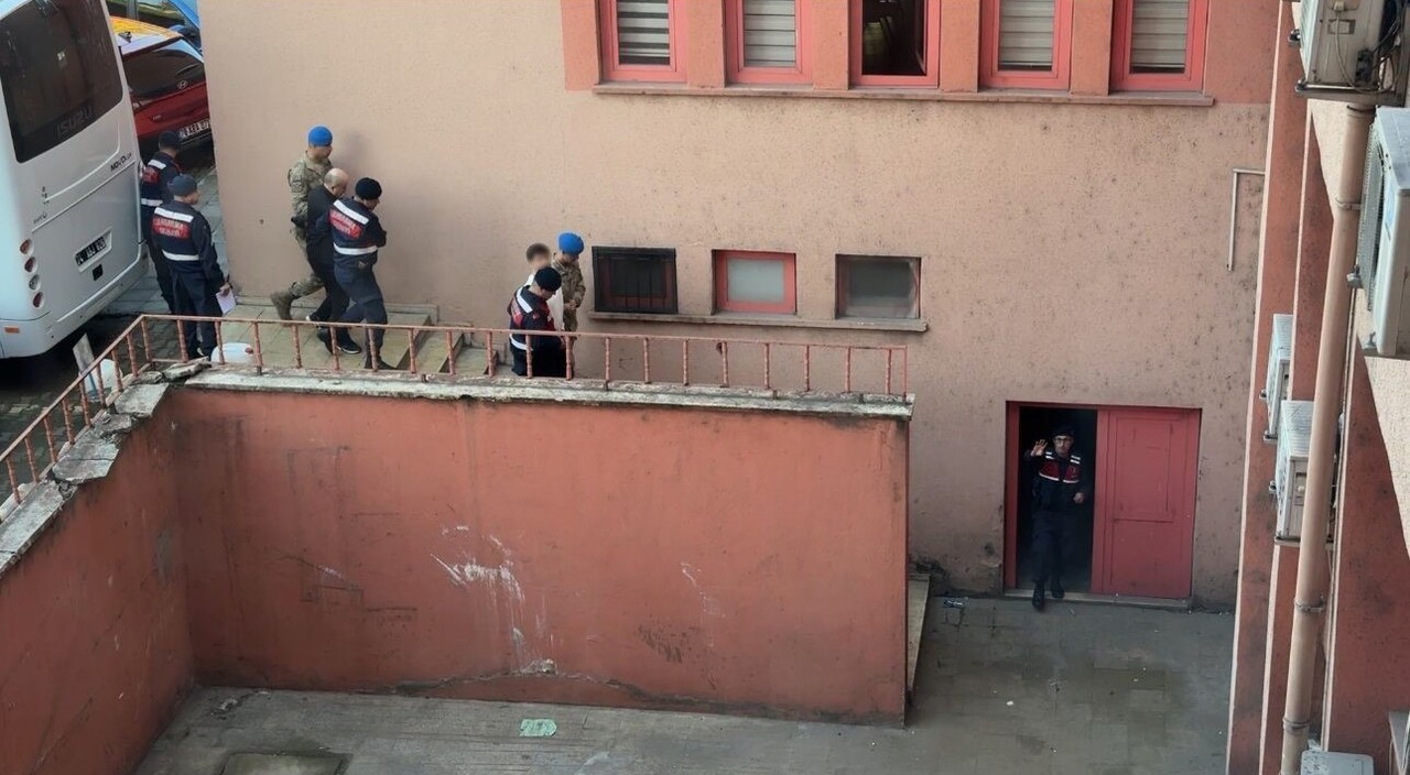 KARABÜK’ÜN SAFRANBOLU İLÇESİNDE BİR KUYUMCUYA SİLAHLI VE MASKELİ ŞEKİLDE DÜZENLENEN SOYGUNA...