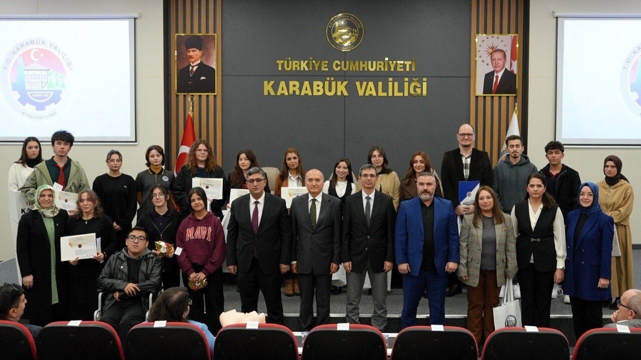 KARABÜK ÜNİVERSİTESİ (KBÜ), DÜNYA İNSAN HAKLARI GÜNÜ KAPSAMINDA DÜZENLENEN AKADEMİK KONFERANS VE...