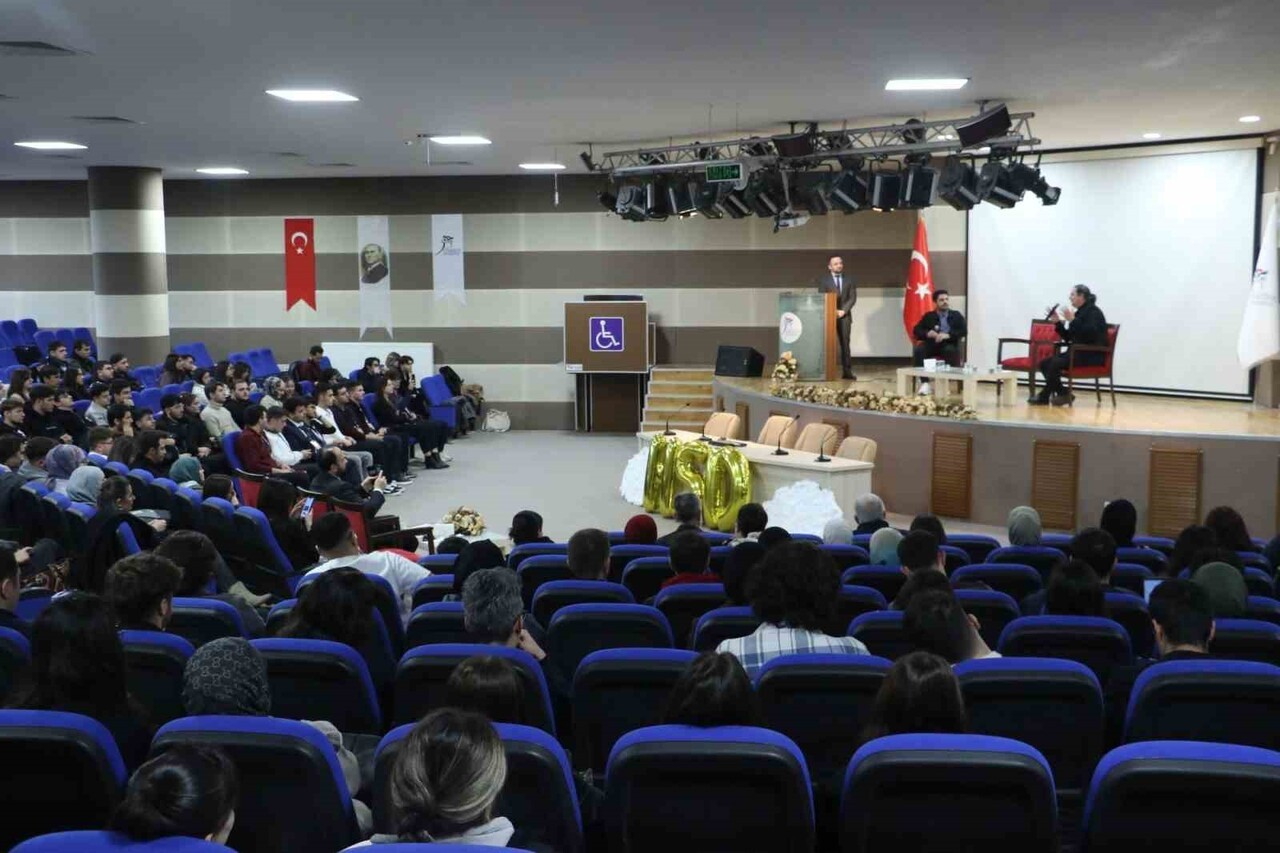 KARABÜK ÜNİVERSİTESİNDE (KBÜ) DÜZENLENEN "CLOUD DAY" ETKİNLİĞİNDE, BİLİŞİM SEKTÖRÜNÜN...