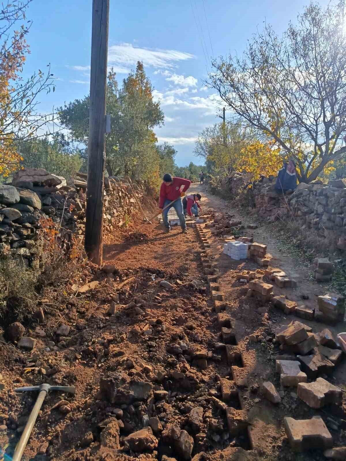 KARACASU YAZIR’DA YOLLAR BAKIMA ALINDI