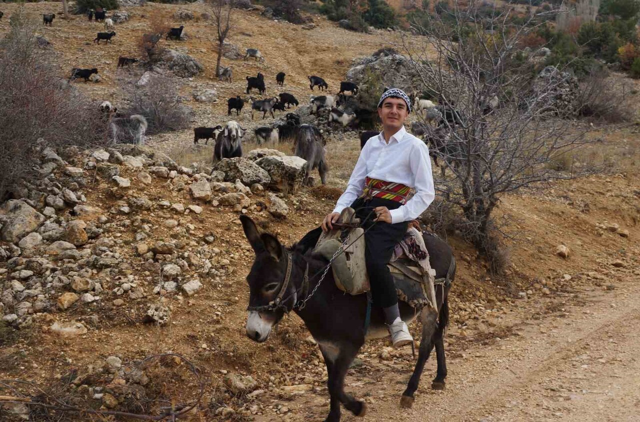 KARAMAN´IN ERMENEK İLÇESİNE BAĞLI GÜNEYYURT BELDESİNDE YAŞAYAN 18 YAŞINDAKİ YUSUF EFE SAPARCA...