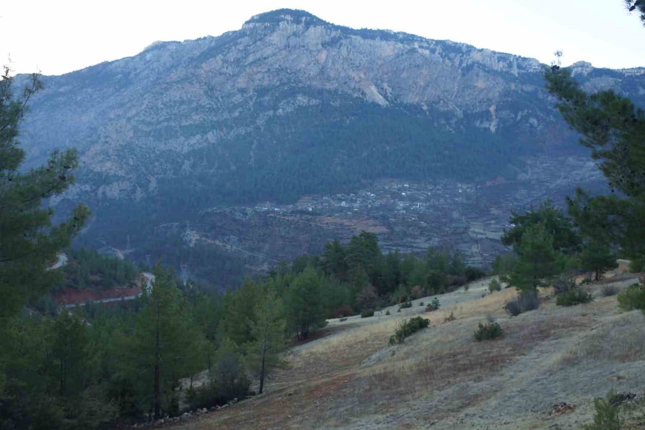 KARAMAN’IN SARIVELİLER İLÇESİNE BAĞLI DARAN KÖYÜ KUTUPLARI ARATMIYOR. KÖYE ÖĞLEYİN SAAT 12.30’DA...