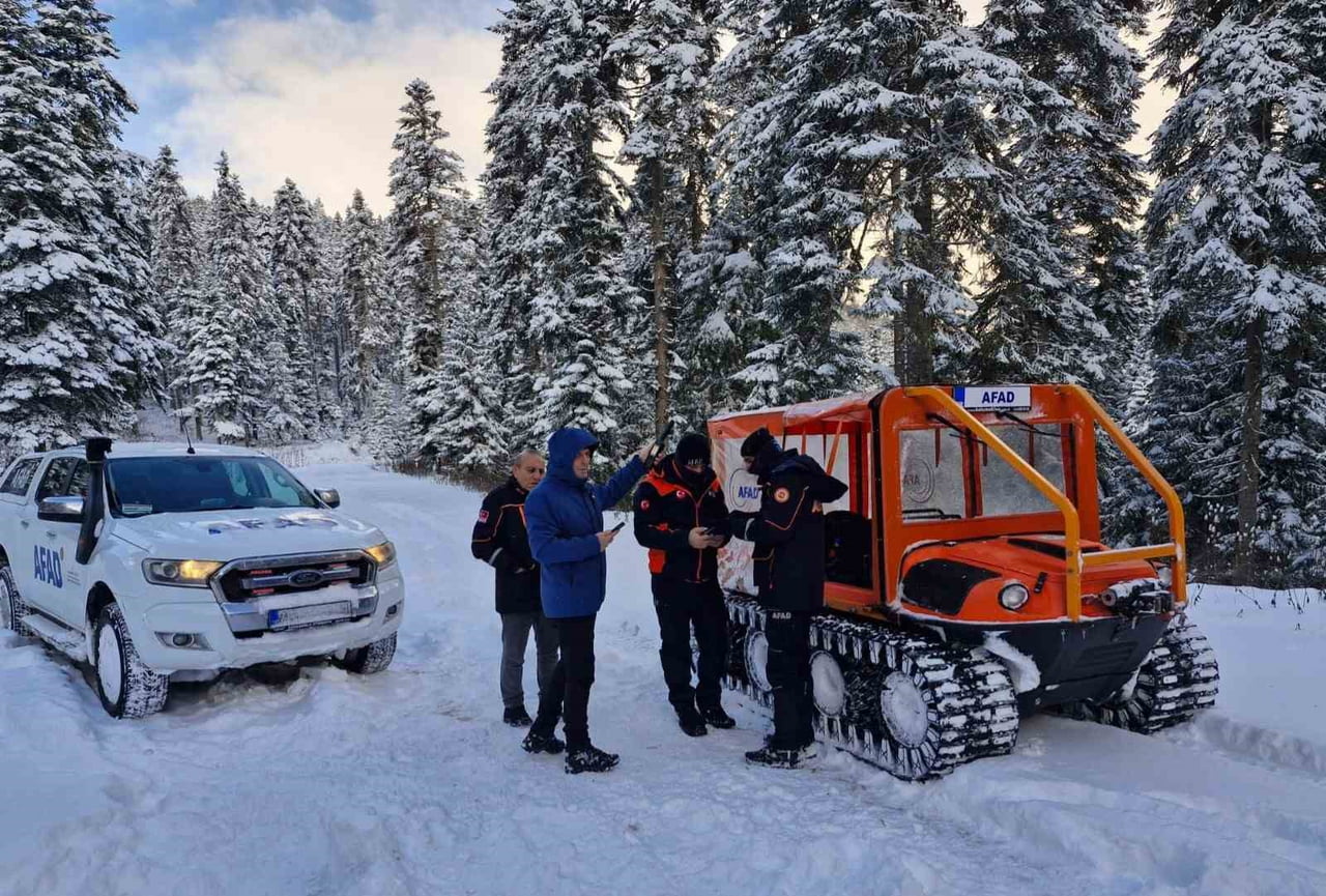 KARDA MAHSUR KALAN 11 KİŞİ 8X8 AMFİBİK ARAÇ İLE KURTARILDI.