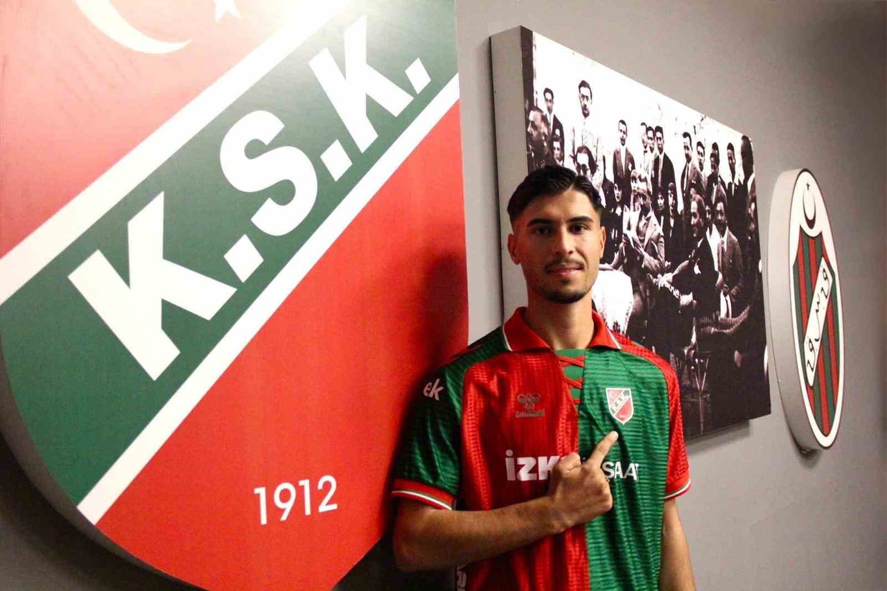 KARŞIYAKA, BÖLGESEL AMATÖR LİG EKİPLERİNDEN DENİZLİ AKKONAKSPOR FORMASI GİYEN 2007 DOĞUMLU GENÇ...