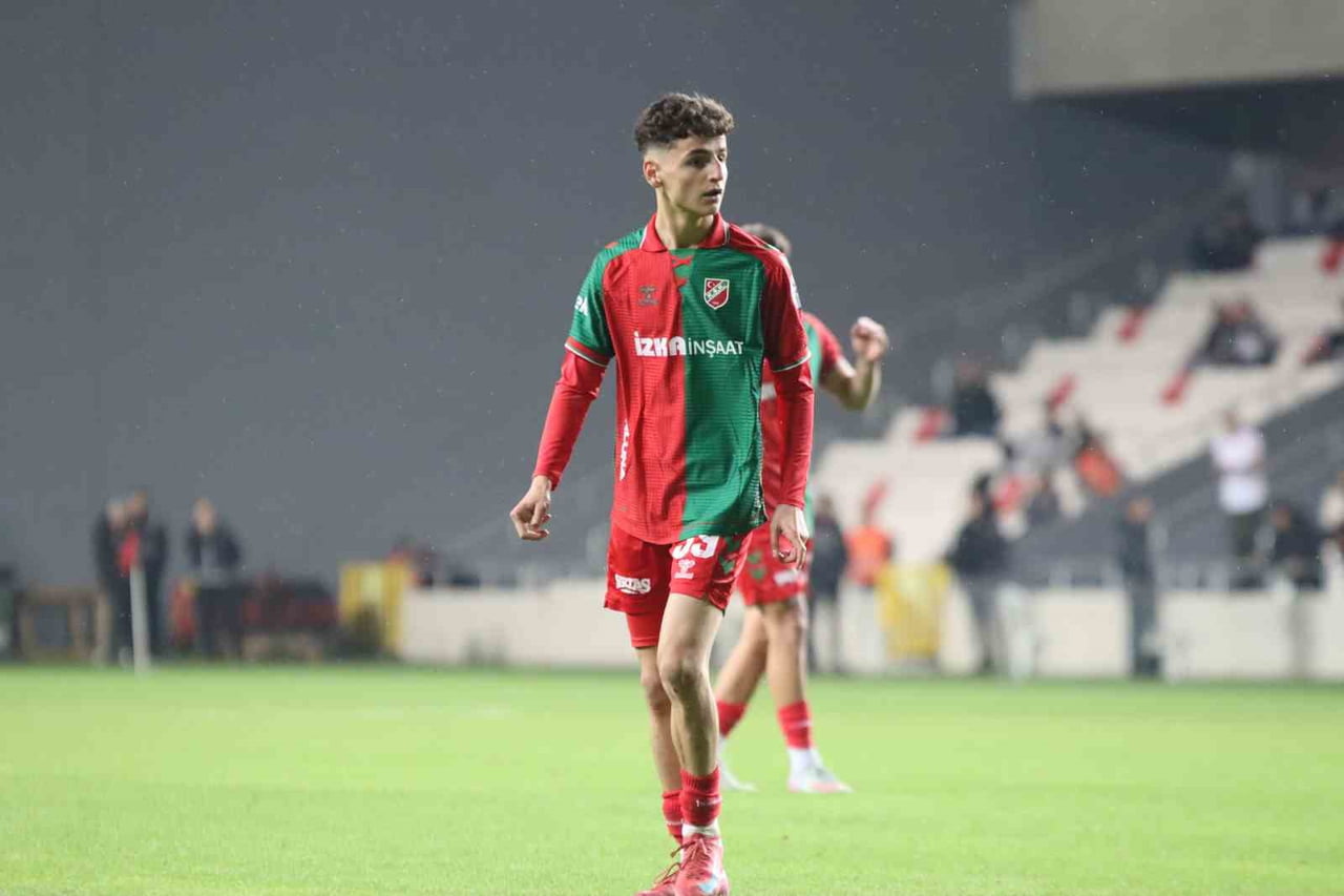 KARŞIYAKA’NIN 18 YAŞINDAKİ YILDIZI ADEM YEŞİLYURT, UEFA AVRUPA U19 ŞAMPİYONASI ELİT TUR MAÇLARINA...