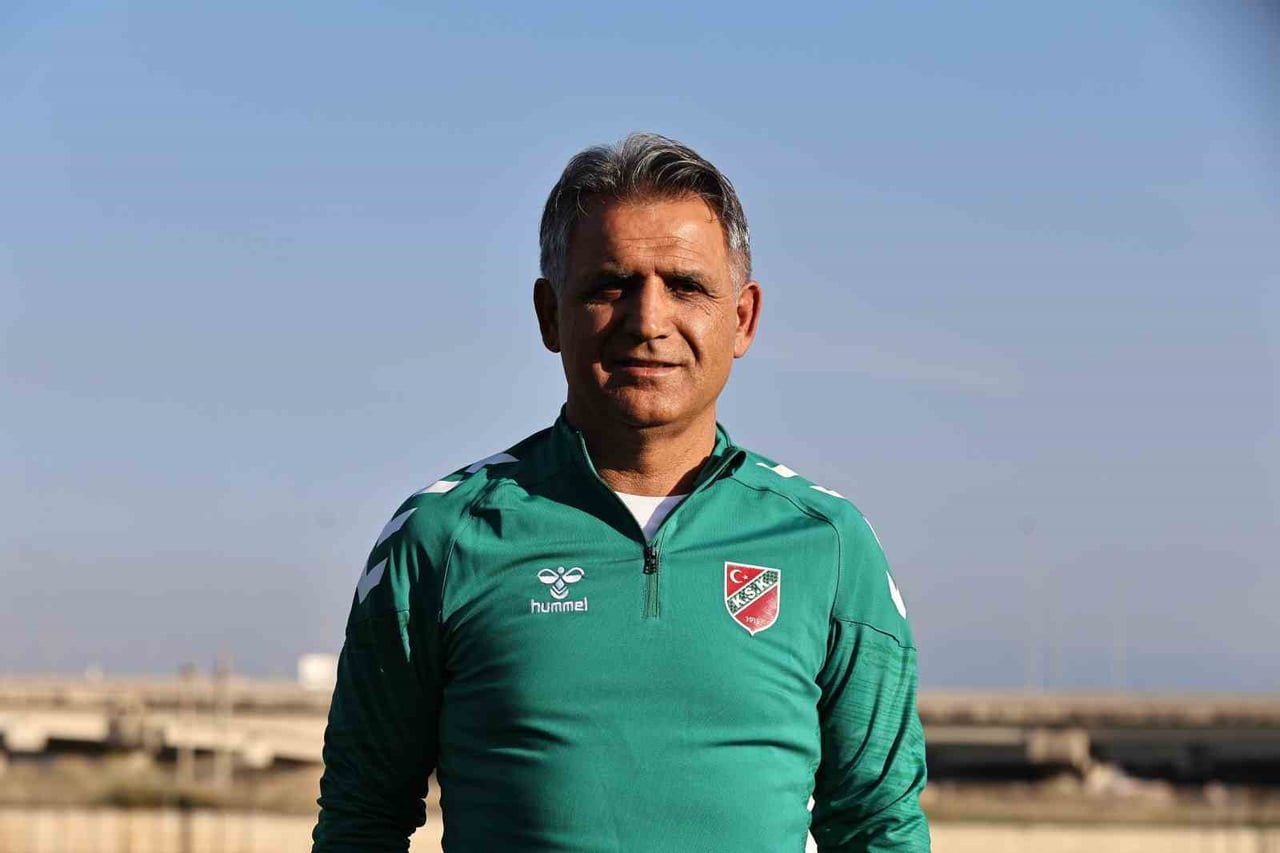 KARŞIYAKA TEKNİK DİREKTÖRÜ BURHANETTİN BASATEMÜR, DEVRE ARASI TRANSFER DÖNEMİNDE 3-4 TAKVİYE...