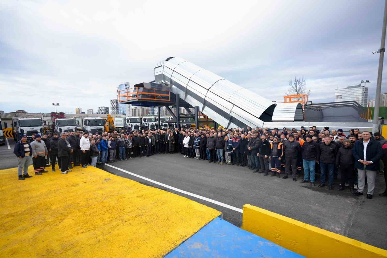 KARTAL BELEDİYESİ, YENİ YIL ÖNCESİNDE TÜM ÇALIŞANLARINI BİR ARAYA GETİREN ANLAMLI BİR KUTLAMA...