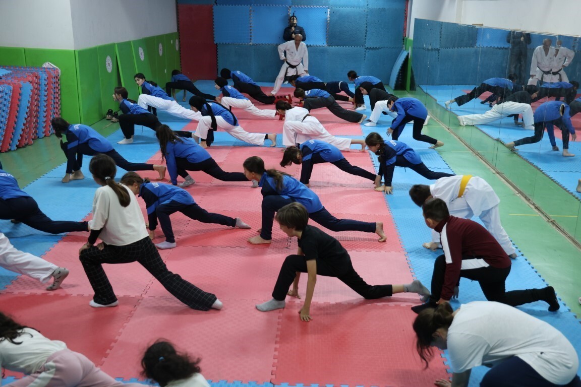 KARTEPE BELEDİYESİ TARAFINDAN ÇOCUKLARI VE GENÇLERİ SPORA TEŞVİK ETMEK AMACIYLA HAYATA GEÇİRİLEN...