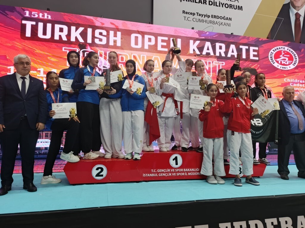KARTEPE BELEDİYESPOR KARATE TAKIMI, İSTANBUL'DA DÜZENLENEN 15. ULUSLARARASI TÜRK İŞ OPEN KARATE...
