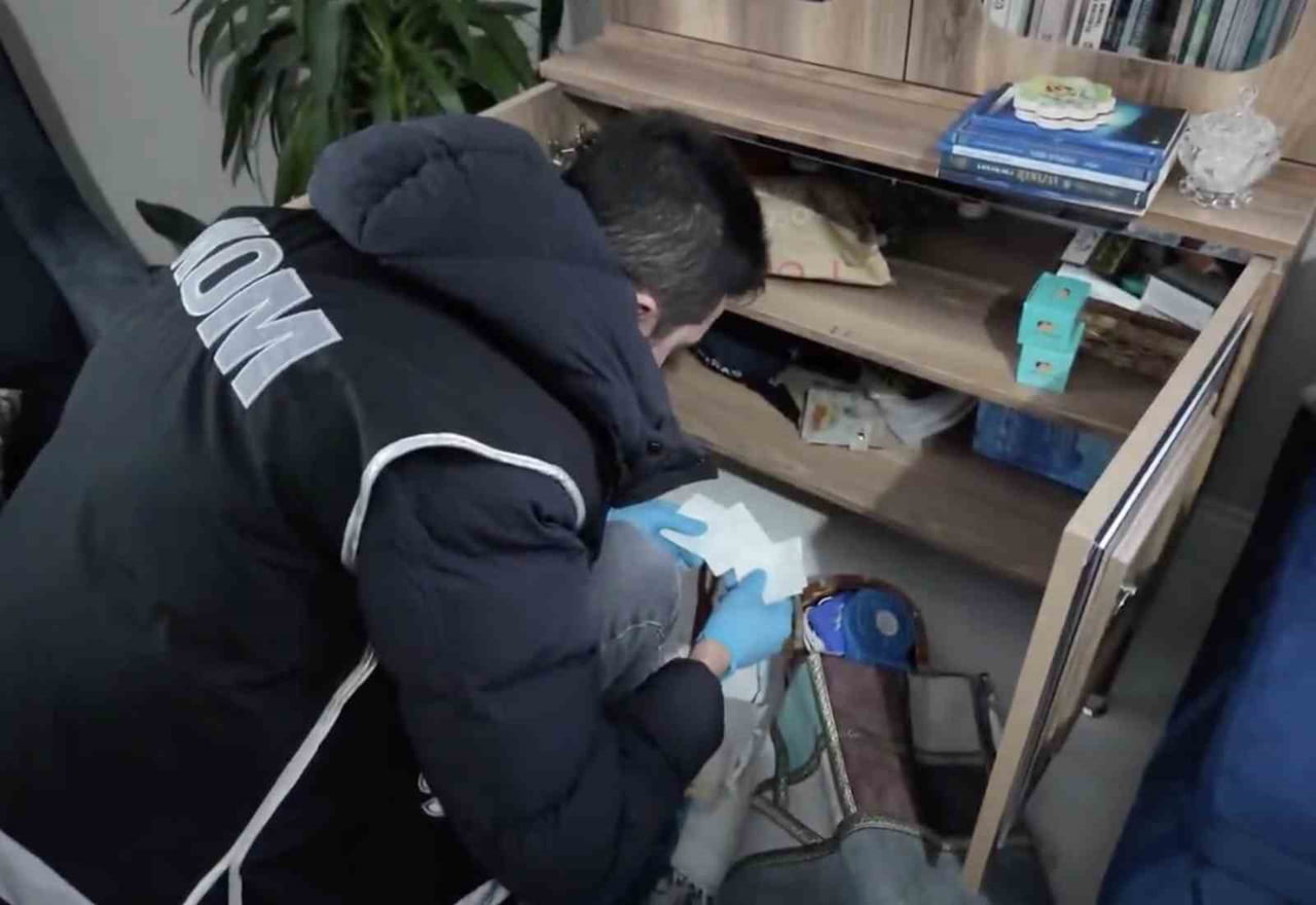 KASTAMONU'DA DEAŞ SİLAHLI TERÖR ÖRGÜTÜNE YÖNELİK DÜZENLENEN OPERASYONDA 4 ŞÜPHELİ GÖZALTINA...