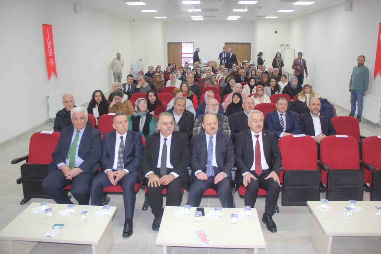 KASTAMONU AİLE VE SOSYAL HİZMETLER İL MÜDÜRÜ HARUN KÖKSALAN, KASTAMONU'DA BU YIL 222 KİŞİYE TOPLAM...