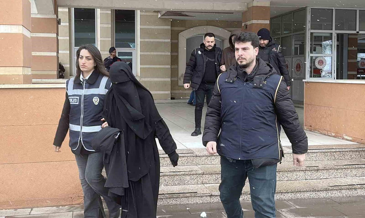 KASTAMONU’DA DEAŞ SİLAHLI TERÖR ÖRGÜTÜNE YÖNELİK DÜZENLENEN OPERASYONDA GÖZALTINA ALINAN 8...