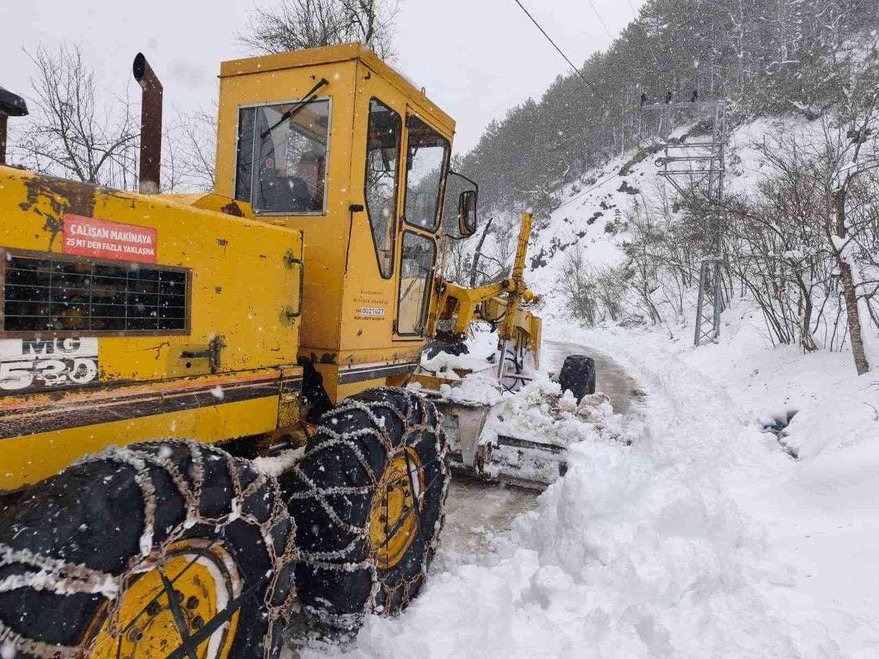 KASTAMONU’DA ETKİLİ OLAN KAR YAĞIŞI SEBEBİYLE YOLU ULAŞIMA KAPANAN KÖY SAYISI 274’E...