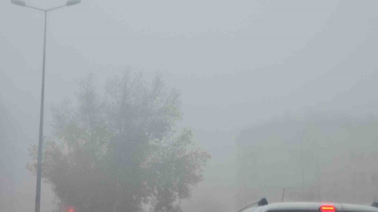 KAYSERİ'DE SABAH SAATLERİNDE ETKİLİ OLAN SİS NEDENİYLE GÖRÜŞ MESAFESİ DÜŞTÜ.