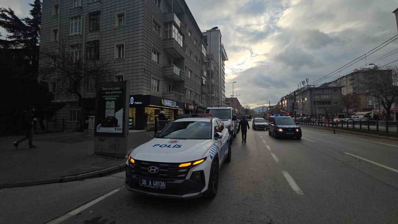 KAYSERİ'NİN MELİKGAZİ İLÇESİNDE BİR APARTMANIN KOLONLARINDAN SES GELDİĞİ İHBARI EKİPLERİ HAREKETE...