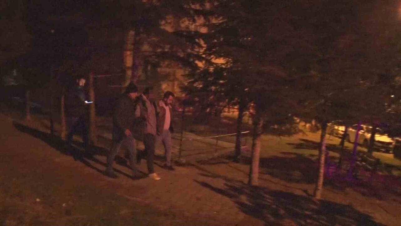 KAYSERİ'NİN MELİKGAZİ İLÇESİNDE İDDİAYA GÖRE BOŞANMA AŞAMASINDAKİ EŞİ EVİ TERK EDEN ŞAHIS TÜFEKLE...