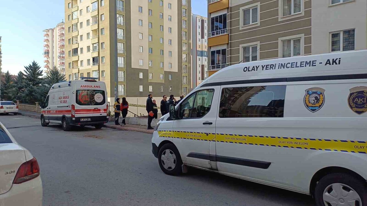 KAYSERİ'NİN TALAS İLÇESİNDE 8. KATTAN DÜŞEN KADIN HAYATINI KAYBETTİ.