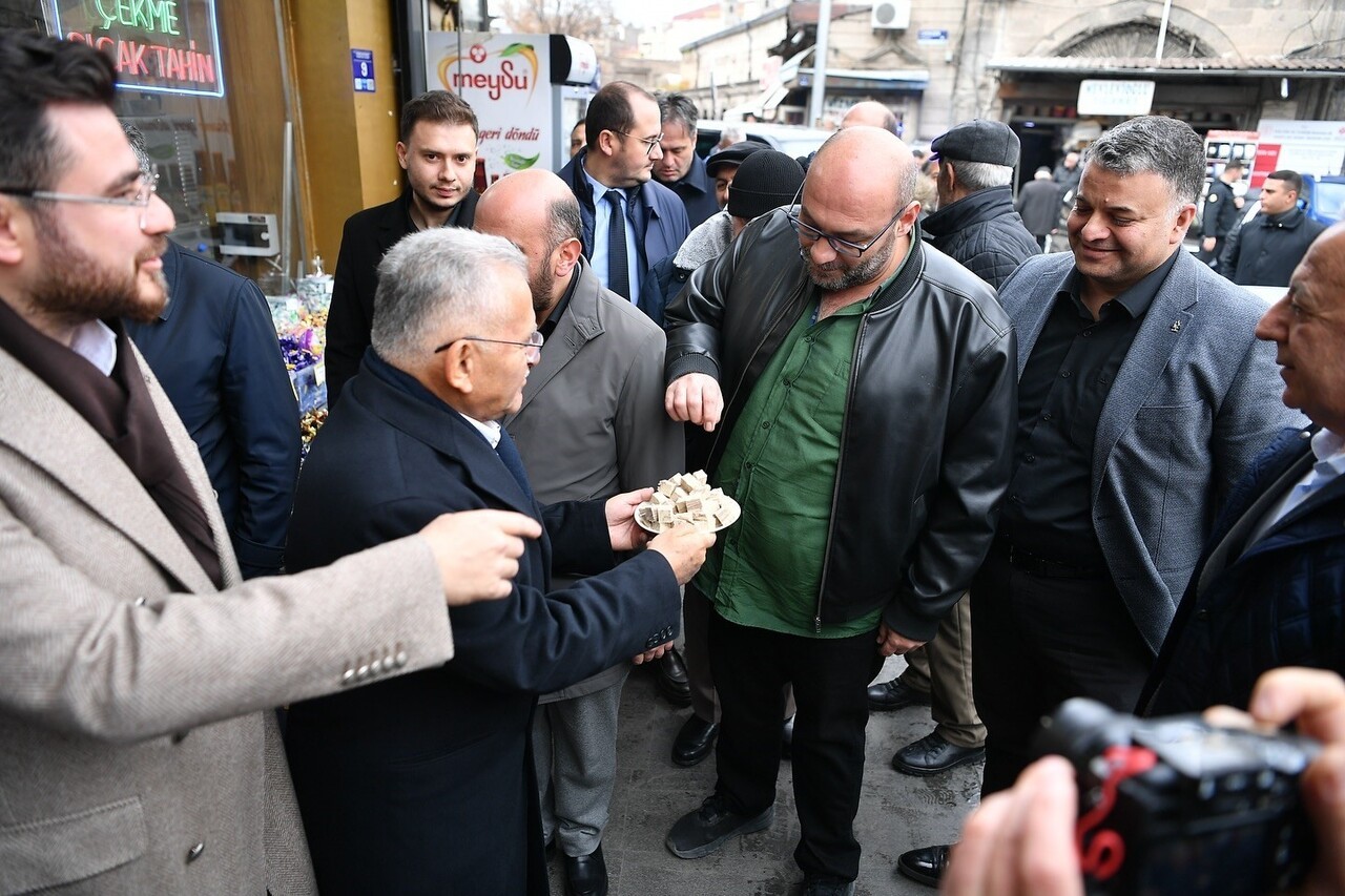 KAYSERİ BÜYÜKŞEHİR BELEDİYE BAŞKANI DR. MEMDUH BÜYÜKKILIÇ, CAMİKEBİR BÖLGESİNDE GERÇEKLEŞTİRDİĞİ...