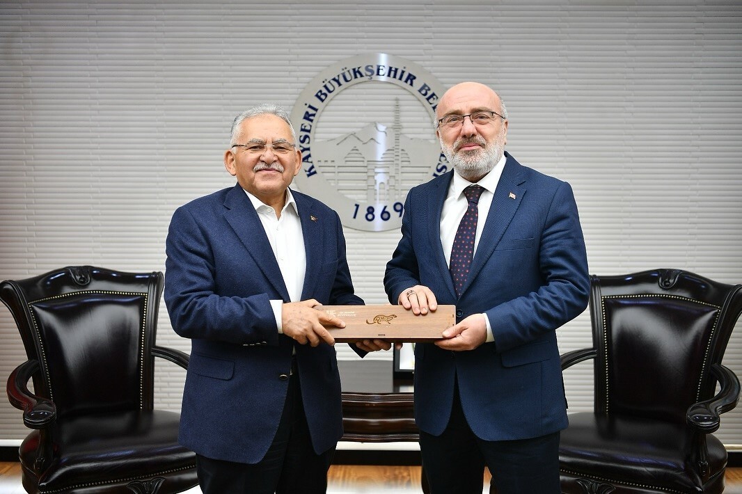 KAYSERİ BÜYÜKŞEHİR BELEDİYE BAŞKANI DR. MEMDUH BÜYÜKKILIÇ; KAYSERİ ÜNİVERSİTESİ REKTÖRÜ PROF. DR....