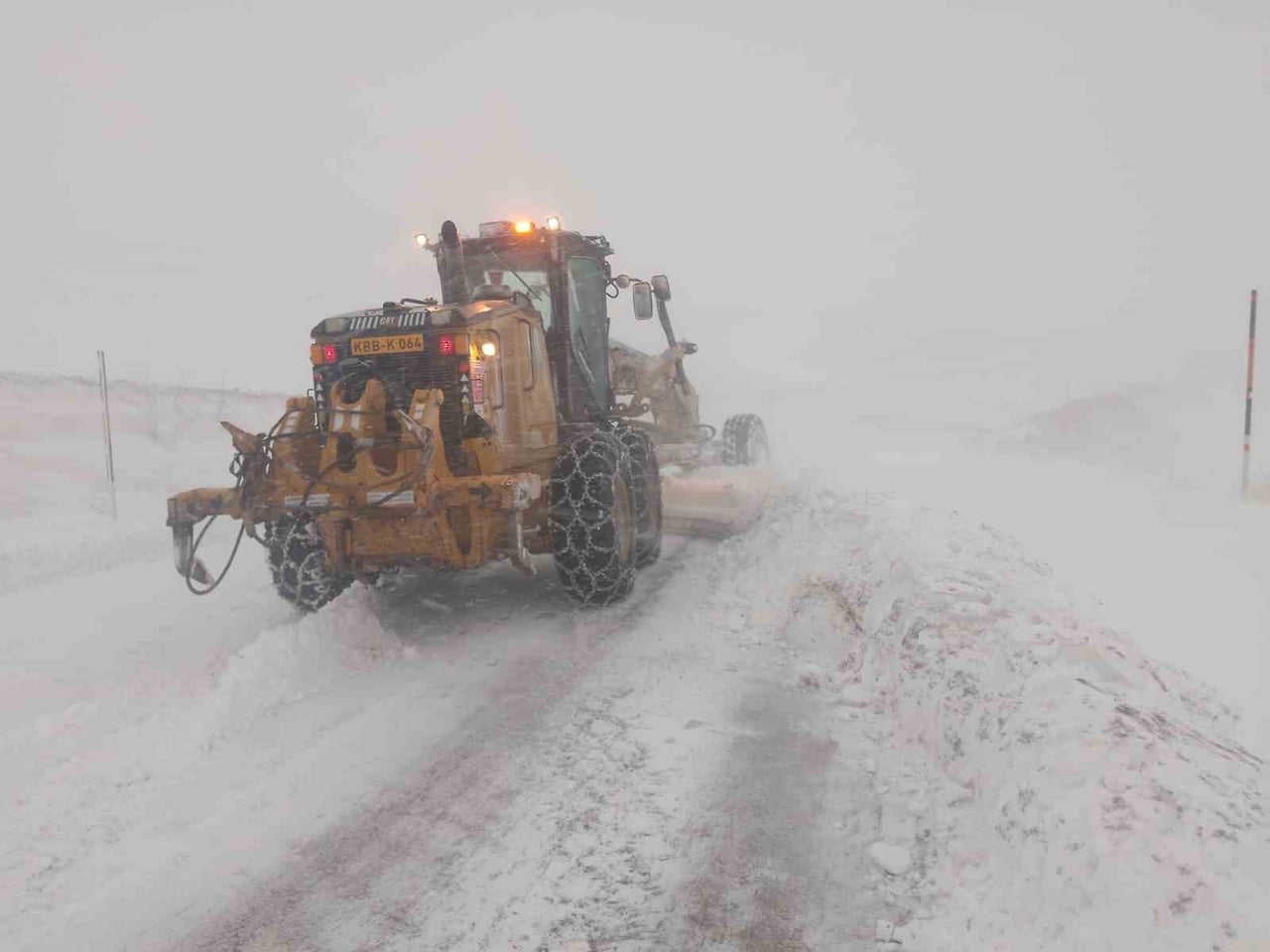 KAYSERİ BÜYÜKŞEHİR BELEDİYESİ, KIRSAL VE YÜKSEK KESİMLERE YAĞAN KAR SONRASI 7 İLÇEDE 61 MAHALLE...