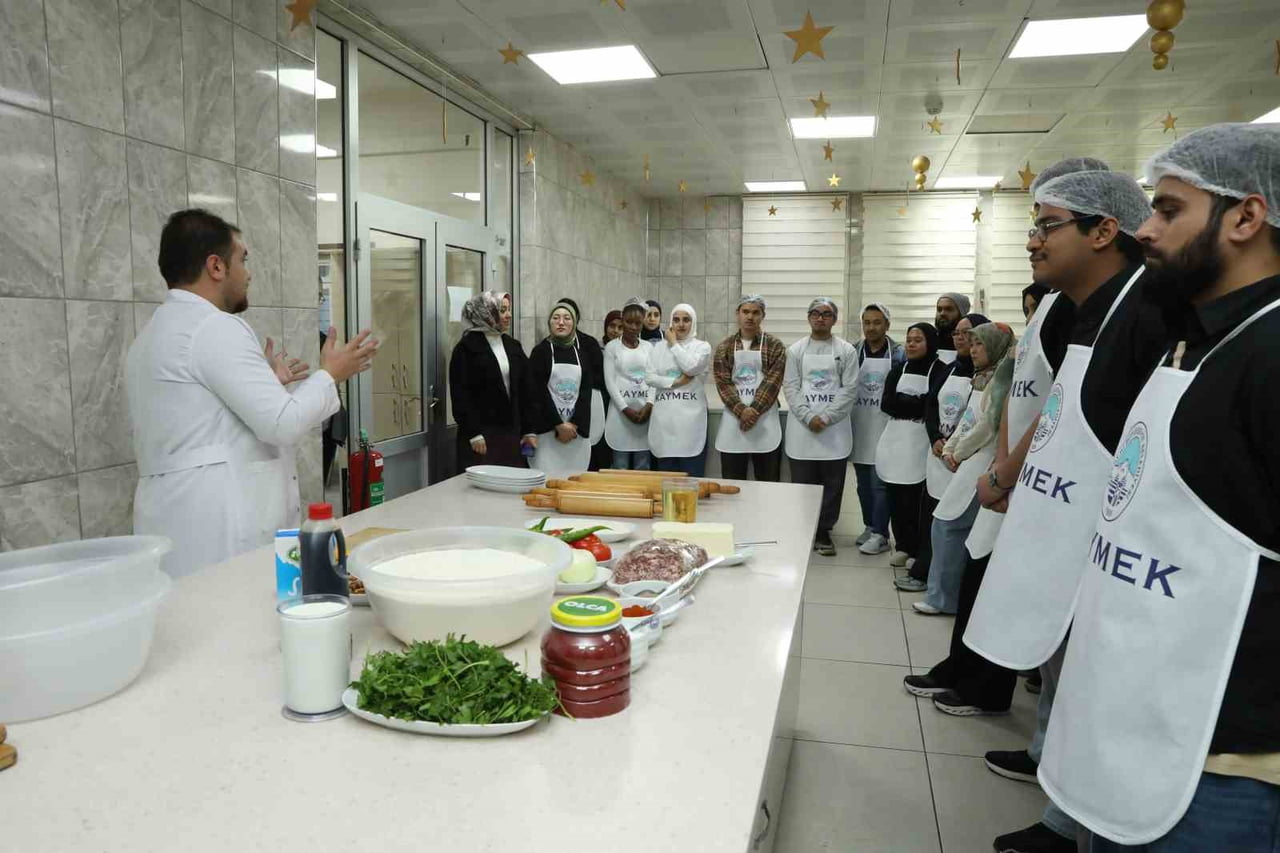 KAYSERİ BÜYÜKŞEHRİ BELEDİYESİ ÖĞRENCİ DOSTU FAALİYETLERİNE HEM YERLİ HEM DE YABANCI ÖĞRENCİLER...