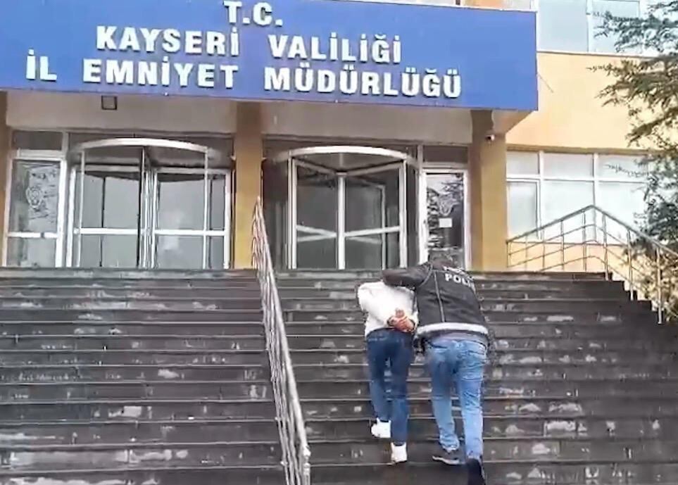 KAYSERİ’DE POLİS EKİPLERİ TARAFINDAN YAPILAN ÇALIŞMALARDA ‘UYUŞTURUCU MADDE TİCARETİ YAPMA’...