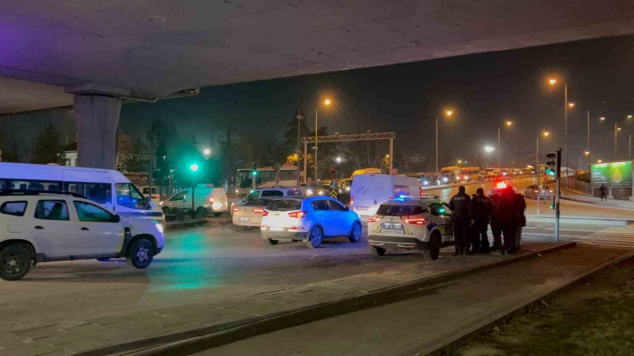 KAYSERİ’NİN KOCASİNAN İLÇESİNDE OTOMOBİL İLE HAFİF TİCARİ ARACIN ÇARPIŞTIĞI KAZADA 1 KİŞİ...